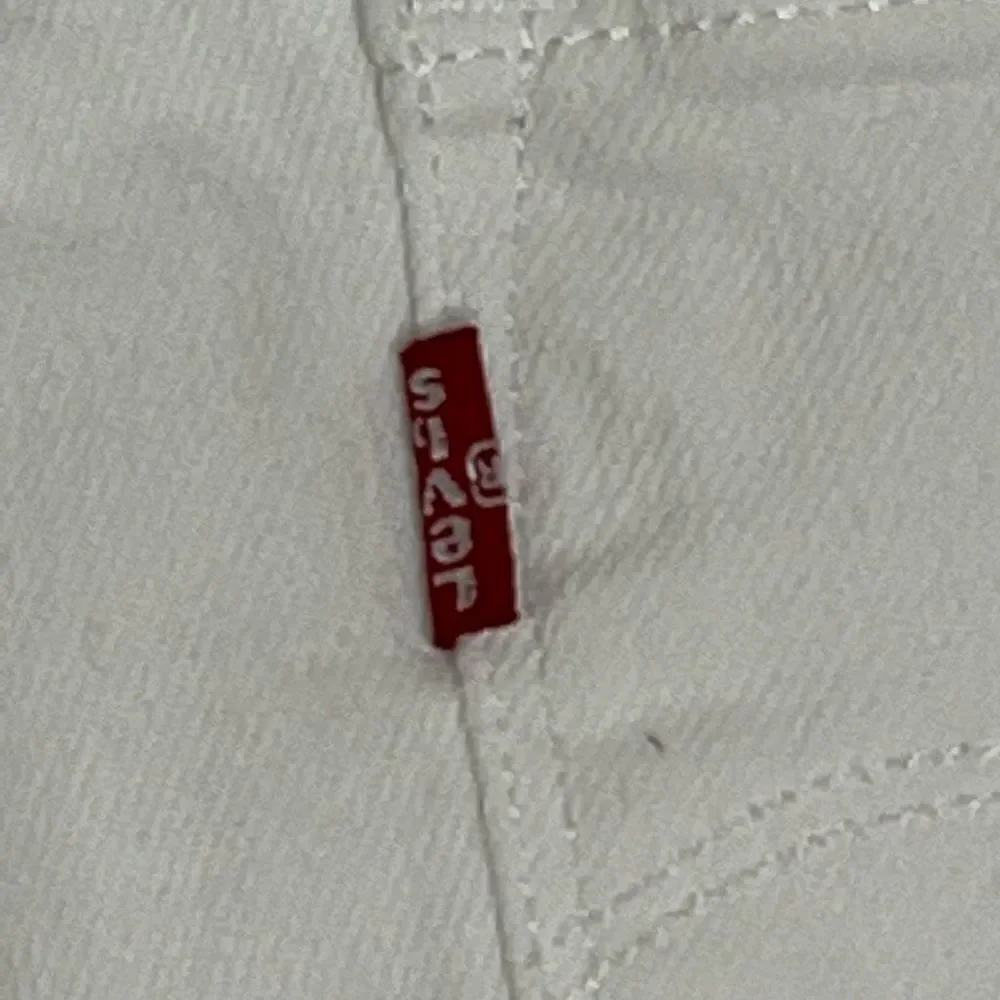 Levi’s vintage 90’s white Bermuda shorts size 31